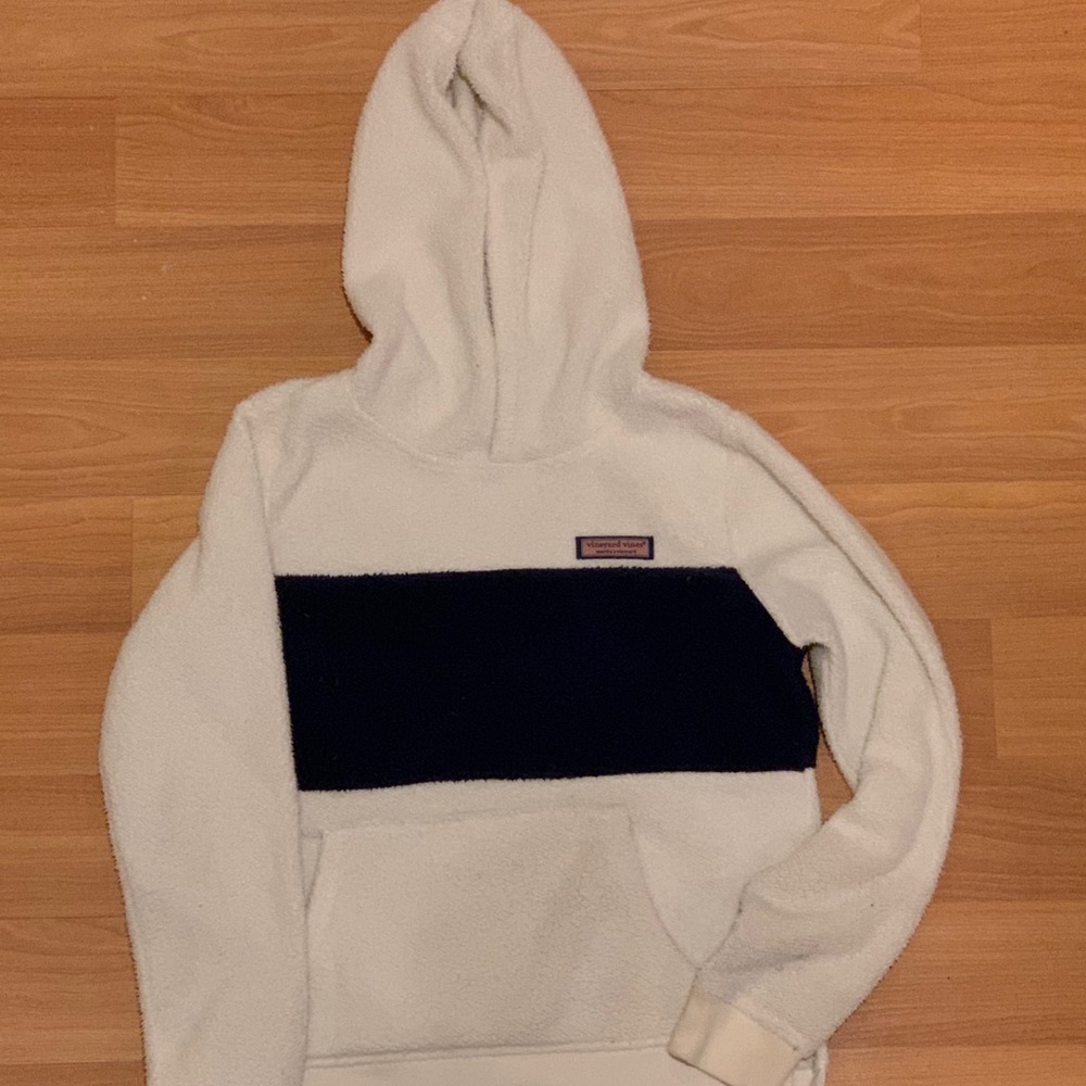 Girls Vineyard Vine’s hoodie